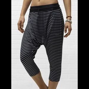 nike candy stripe capri leggings